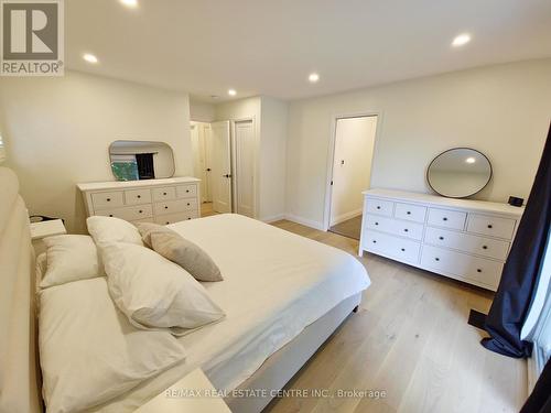 11719 Guelph Line, Milton, ON - Indoor Photo Showing Bedroom