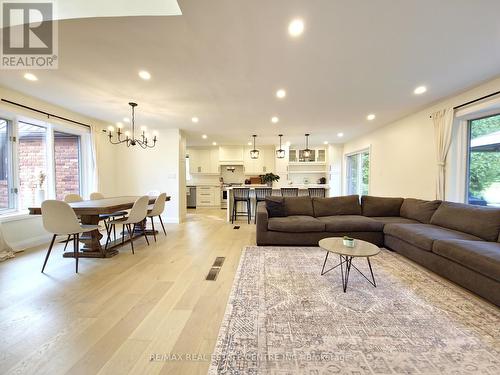 11719 Guelph Line, Milton, ON - Indoor Photo Showing Living Room