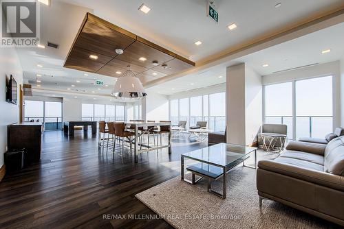 6307 - 30 Shore Breeze Drive, Toronto, ON - Indoor Photo Showing Living Room