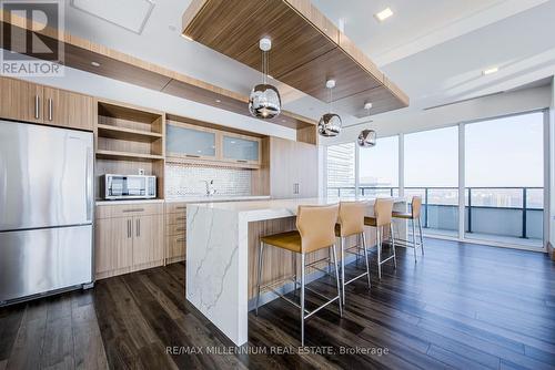 6307 - 30 Shore Breeze Drive, Toronto, ON - Indoor Photo Showing Kitchen