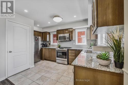 30 - 2500 Post Road, Oakville, ON - Indoor Photo Showing Kitchen With Double Sink