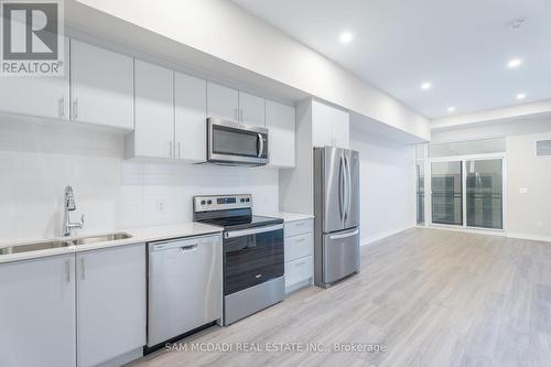 Uph 50 - 50 Herrick Avenue, St. Catharines, ON - Indoor Photo Showing Kitchen With Stainless Steel Kitchen With Double Sink With Upgraded Kitchen