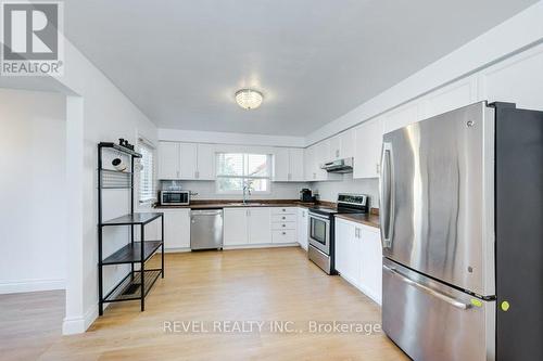 94 Highbury Drive, Hamilton, ON - Indoor Photo Showing Kitchen With Stainless Steel Kitchen