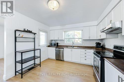 94 Highbury Drive, Hamilton, ON - Indoor Photo Showing Kitchen With Double Sink