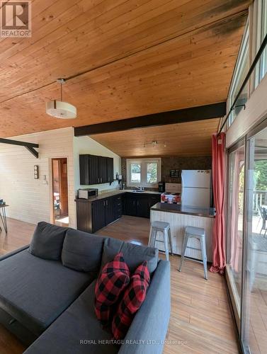 449 Balsam Chutes Road, Huntsville, ON - Indoor Photo Showing Living Room