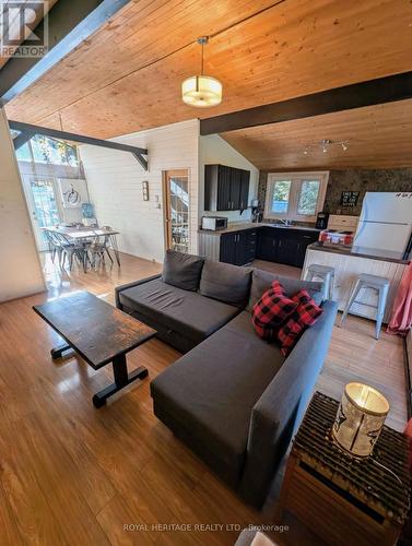 449 Balsam Chutes Road, Huntsville, ON - Indoor Photo Showing Living Room