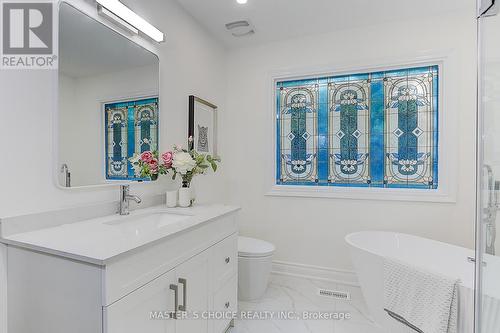 326 Jaybell Grove, Toronto, ON - Indoor Photo Showing Bathroom