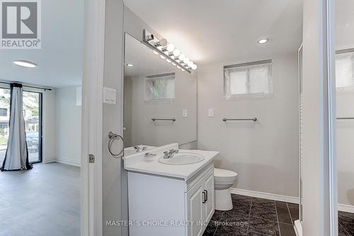 326 Jaybell Grove, Toronto, ON - Indoor Photo Showing Bathroom