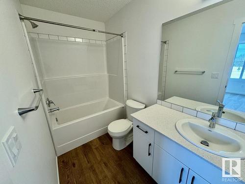 485 Desrochers Bv Sw, Edmonton, AB - Indoor Photo Showing Bathroom