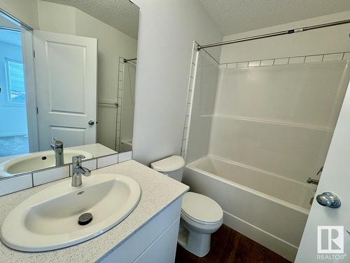 485 Desrochers Bv Sw, Edmonton, AB - Indoor Photo Showing Bathroom