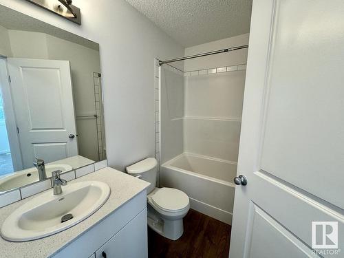 485 Desrochers Bv Sw, Edmonton, AB - Indoor Photo Showing Bathroom