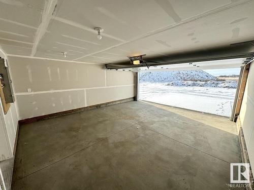 485 Desrochers Bv Sw, Edmonton, AB - Indoor Photo Showing Garage