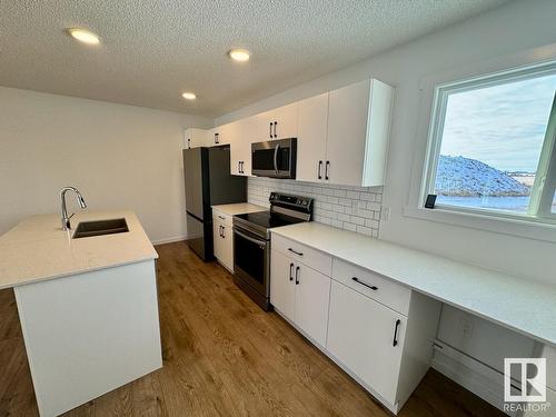 485 Desrochers Bv Sw, Edmonton, AB - Indoor Photo Showing Kitchen