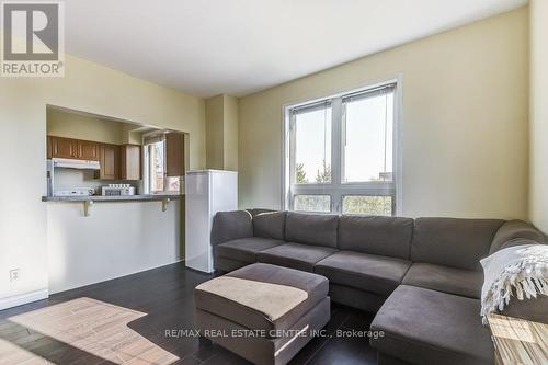 311 - 70 First Street, Orangeville, ON - Indoor Photo Showing Living Room