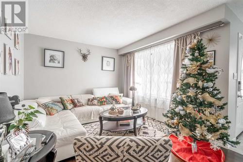 480 Sedan Crescent, Oshawa, ON - Indoor Photo Showing Living Room