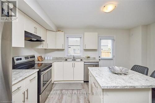 41 - 7768 Ascot Circle, Niagara Falls, ON - Indoor Photo Showing Kitchen With Double Sink