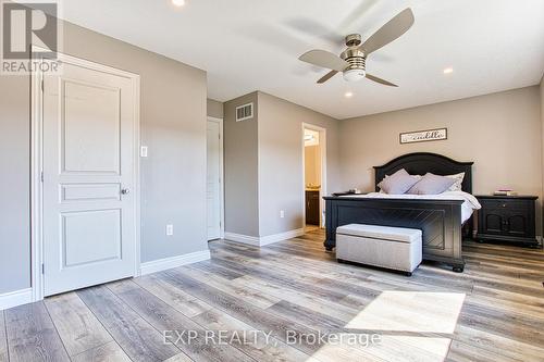 121 Sumner Crescent, Grimsby, ON - Indoor Photo Showing Bedroom