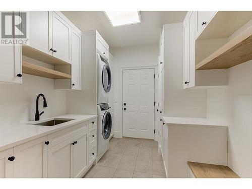 3813 Gallaghers Parkway, Kelowna, BC - Indoor Photo Showing Laundry Room