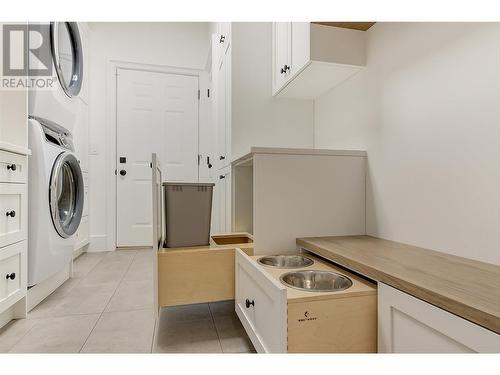 3813 Gallaghers Parkway, Kelowna, BC - Indoor Photo Showing Laundry Room