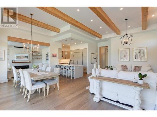 3813 Gallaghers Parkway, Kelowna, BC - Indoor Photo Showing Dining Room