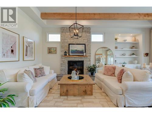 3813 Gallaghers Parkway, Kelowna, BC - Indoor Photo Showing Living Room With Fireplace