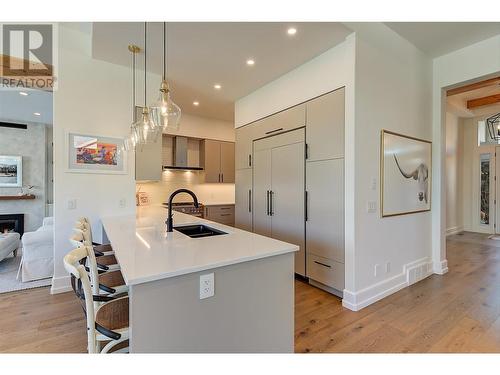 3813 Gallaghers Parkway, Kelowna, BC - Indoor Photo Showing Kitchen With Double Sink With Upgraded Kitchen