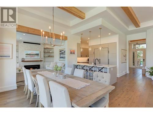 3813 Gallaghers Parkway, Kelowna, BC - Indoor Photo Showing Dining Room