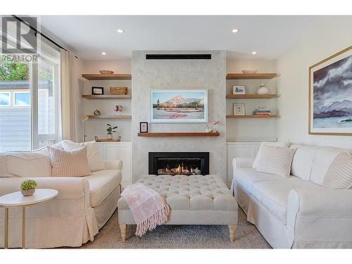 3813 Gallaghers Parkway, Kelowna, BC - Indoor Photo Showing Living Room With Fireplace