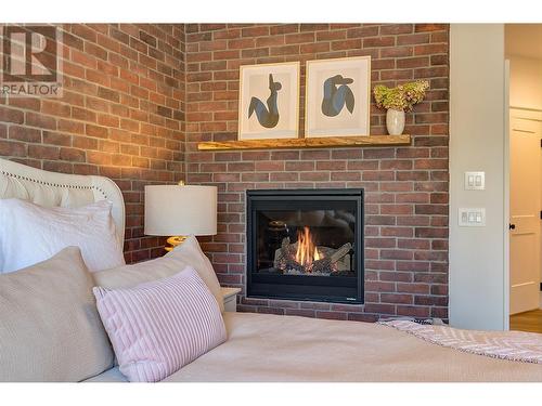 3813 Gallaghers Parkway, Kelowna, BC - Indoor Photo Showing Living Room With Fireplace