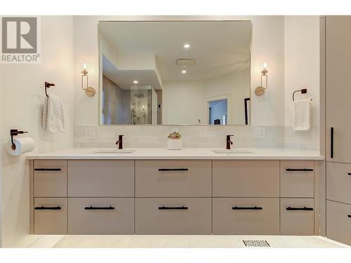 3813 Gallaghers Parkway, Kelowna, BC - Indoor Photo Showing Bathroom