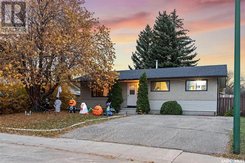 25 Klaehn Crescent, Saskatoon, SK - Outdoor With Facade