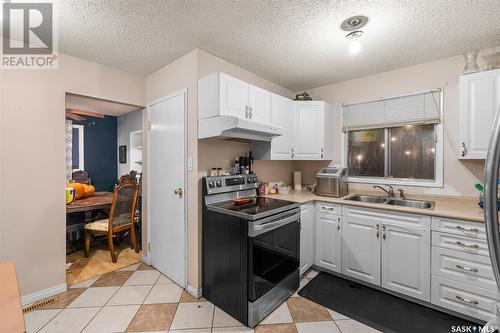 25 Klaehn Crescent, Saskatoon, SK - Indoor Photo Showing Kitchen With Double Sink