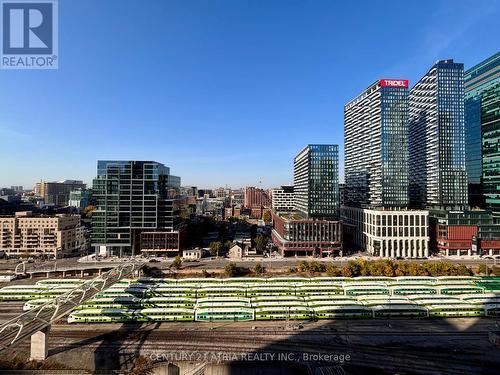 2001 - 15 Iceboat Terrace, Toronto, ON - Outdoor