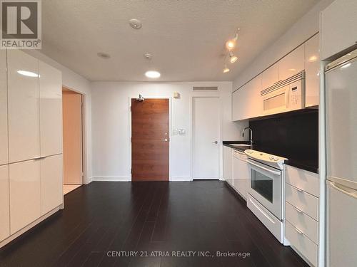 2001 - 15 Iceboat Terrace, Toronto, ON - Indoor Photo Showing Kitchen