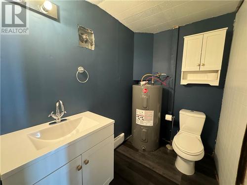 11A Peter Street, Copper Cliff, ON - Indoor Photo Showing Bathroom