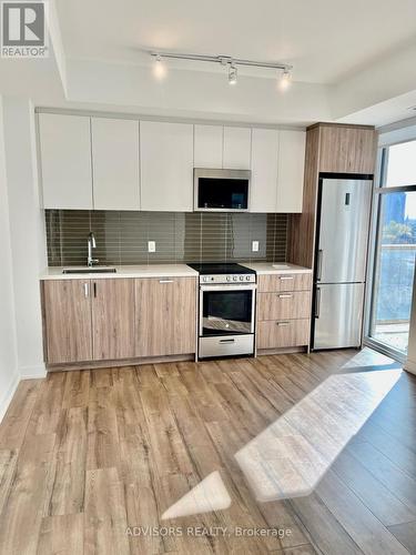 821 - 1787 St Clair Avenue W, Toronto, ON - Indoor Photo Showing Kitchen