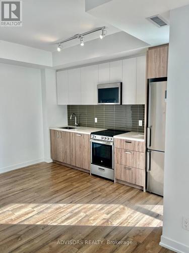 821 - 1787 St Clair Avenue W, Toronto, ON - Indoor Photo Showing Kitchen