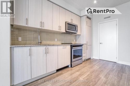 1919 - 4055 Parkside Village Drive, Mississauga, ON - Indoor Photo Showing Kitchen