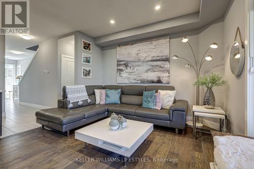 357 Edgevalley Road, London, ON - Indoor Photo Showing Living Room