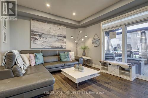 357 Edgevalley Road, London, ON - Indoor Photo Showing Living Room