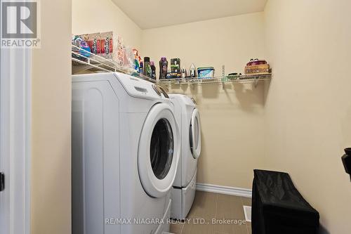 8096 Blue Ash Lane, Niagara Falls, ON - Indoor Photo Showing Laundry Room