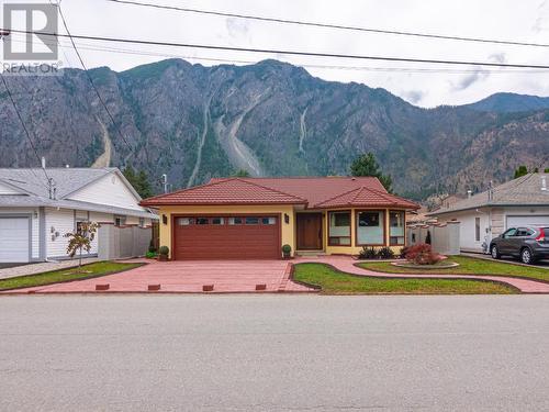 713 12Th Avenue, Keremeos, BC - Outdoor