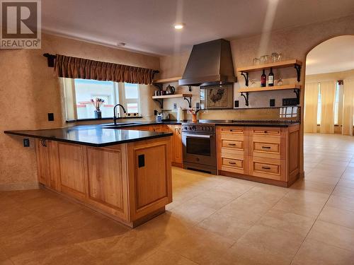 713 12Th Avenue, Keremeos, BC - Indoor Photo Showing Kitchen