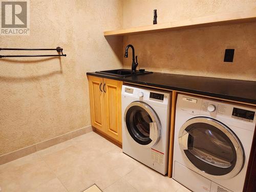 713 12Th Avenue, Keremeos, BC - Indoor Photo Showing Laundry Room