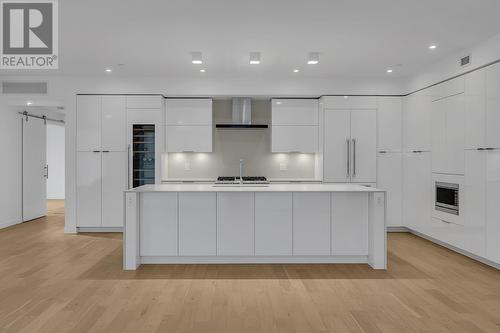 4071 Lakeshore Road Unit# 101, Kelowna, BC - Indoor Photo Showing Kitchen