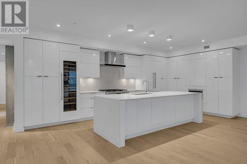 4071 Lakeshore Road Unit# 101, Kelowna, BC - Indoor Photo Showing Kitchen