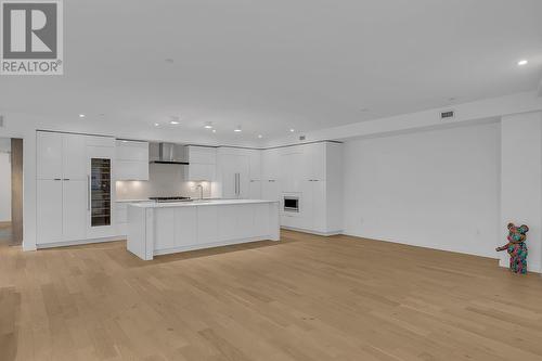 4071 Lakeshore Road Unit# 101, Kelowna, BC - Indoor Photo Showing Kitchen