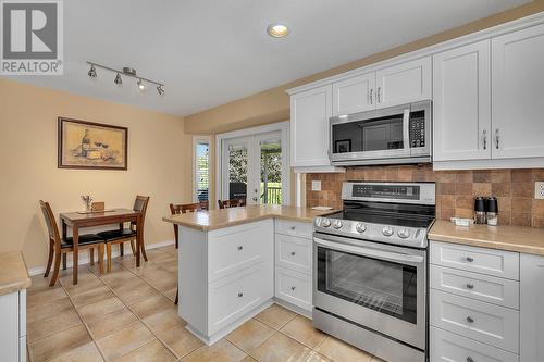 203 Biggar Road, Kelowna, BC - Indoor Photo Showing Kitchen