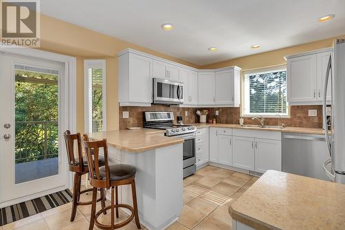 203 Biggar Road, Kelowna, BC - Indoor Photo Showing Kitchen With Double Sink