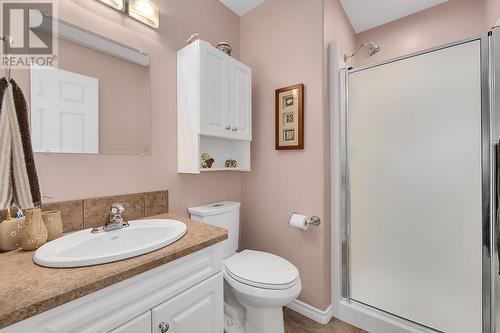 203 Biggar Road, Kelowna, BC - Indoor Photo Showing Bathroom